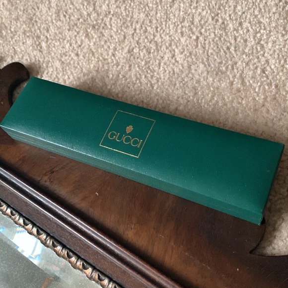 Gorgeous vintage Gucci watch. Feels like butter when on wrist! Make offer! - Picture 6 of 8